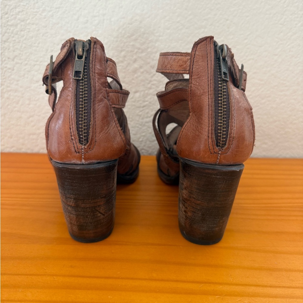 Freebird By Steven Claw Sandals Heels Distressed Women 9 White Wash Dusty Brown - Picture 4 of 8
